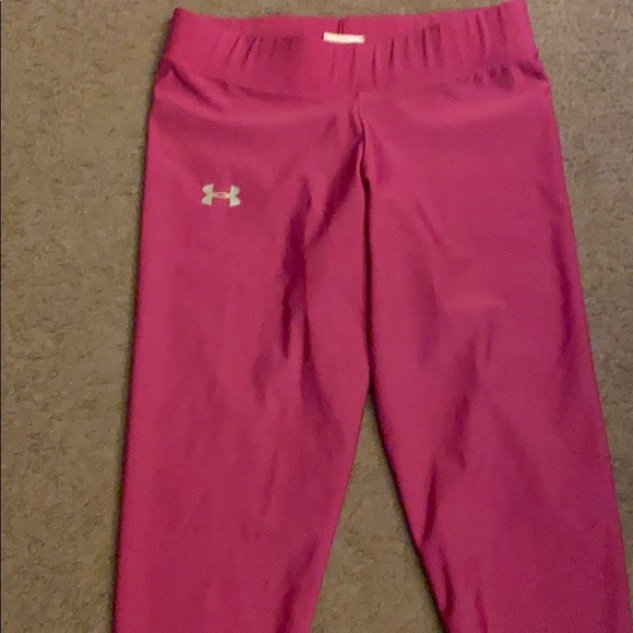 Under Armour Other - Pink under armor heat gear capris